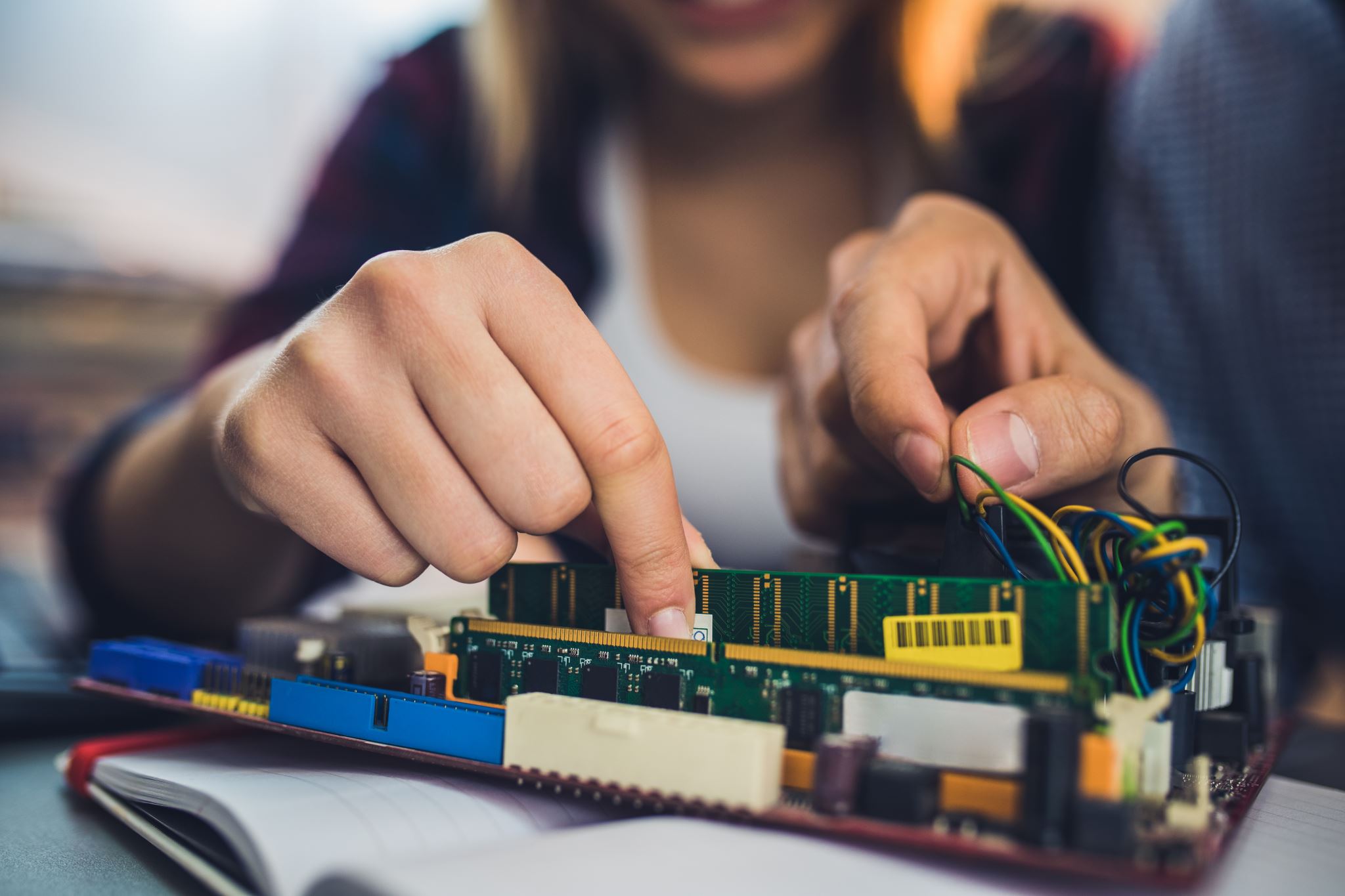 Technicien informatique en intervention